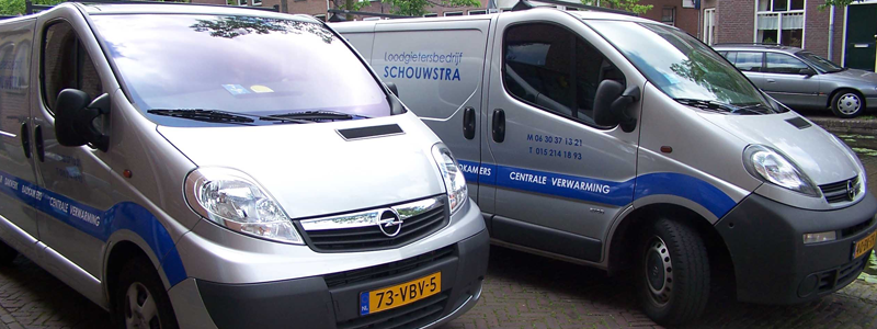 De bedrijfsbussen van Loodgietersbedrijf Schouwstra